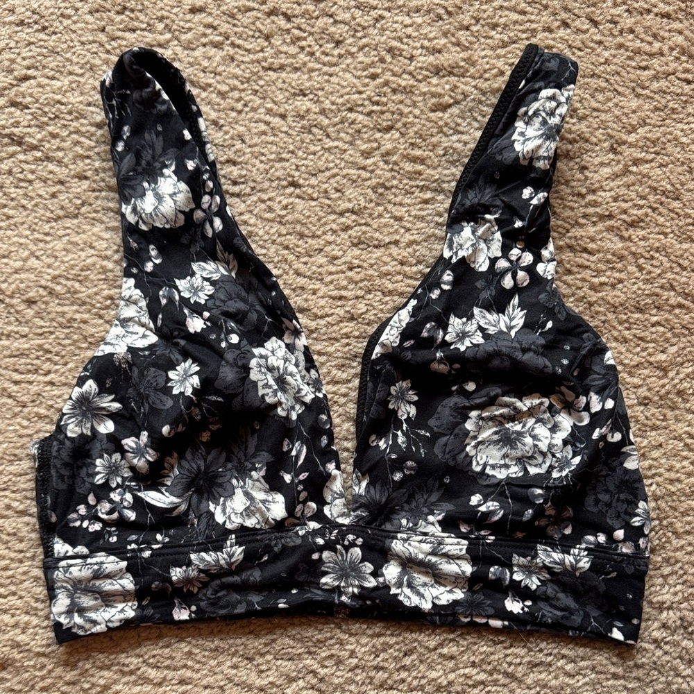 EUC Victoria’s Secret Deep V Bralette - Picture 1 of 4